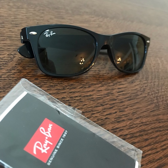 Rayban Wayfarer Sunglasses - Picture 1 of 8